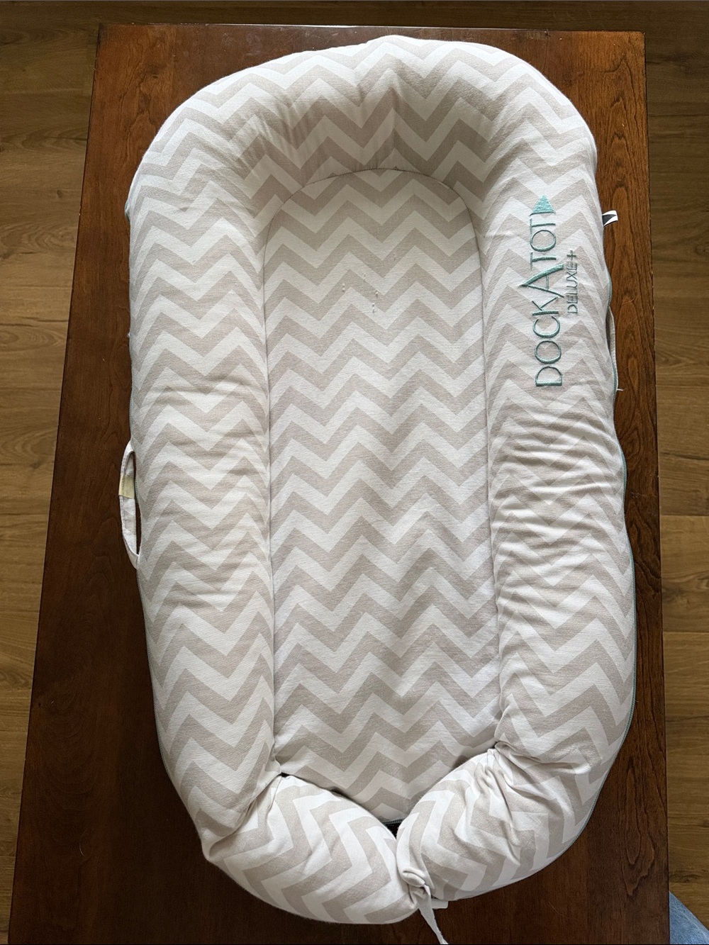 Dockatot deluxe+ chevron stripe
